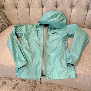 Women’s medium Patagonia rain jacket